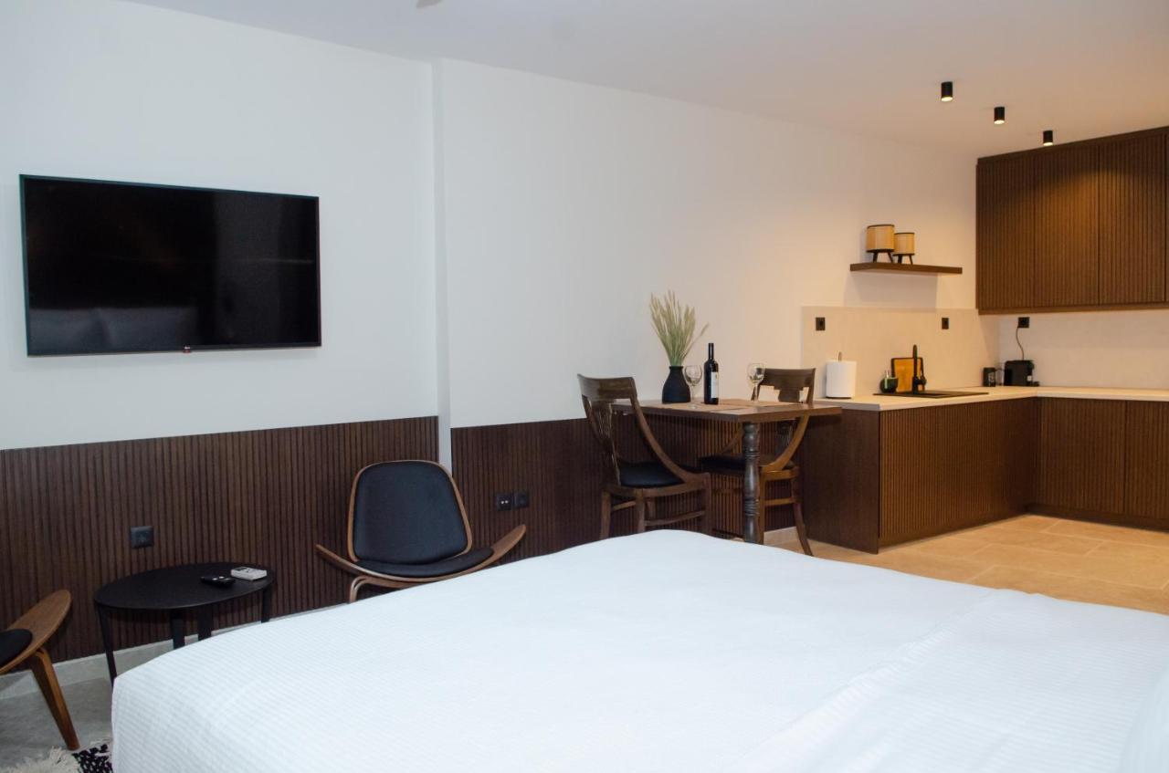 Leone Suites Nafpaktos エクステリア 写真