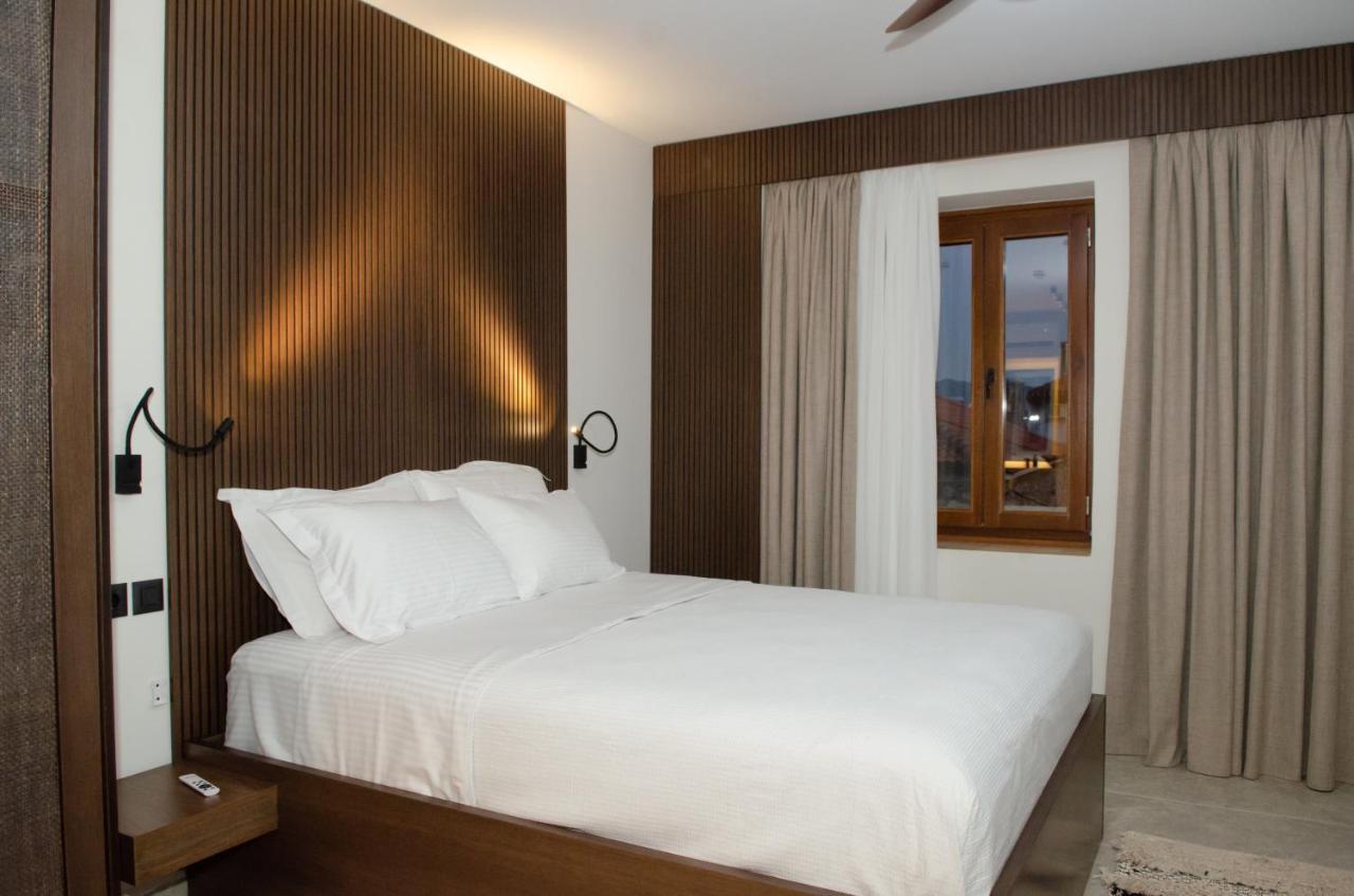 Leone Suites Nafpaktos エクステリア 写真